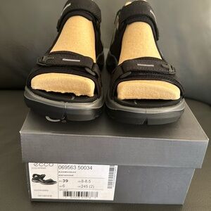 size 39 Ecco Black Yucutan sandal NWT